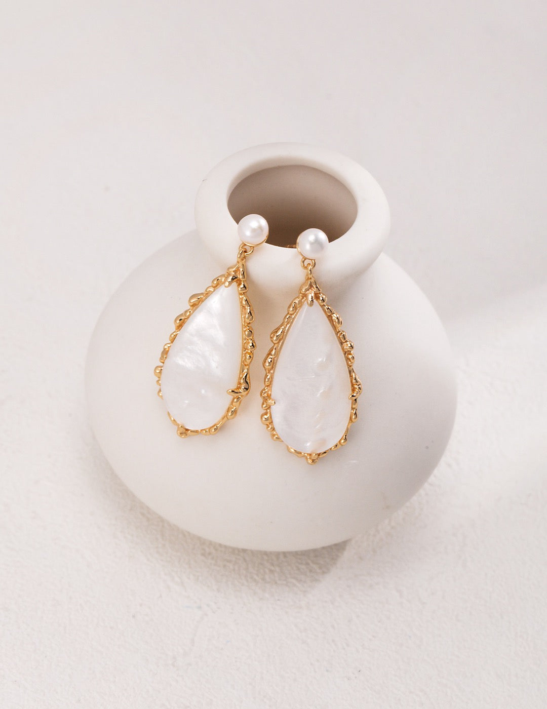 Pearl shell earrings