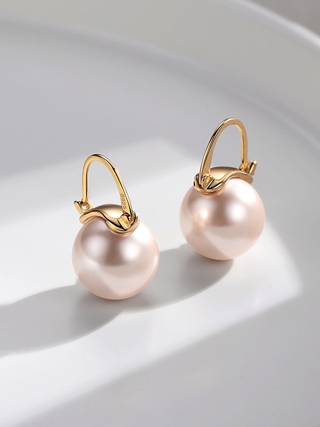 Shell pearl earrings