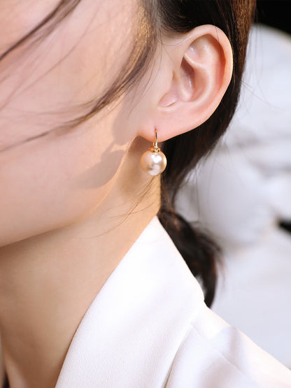 Shell pearl earrings