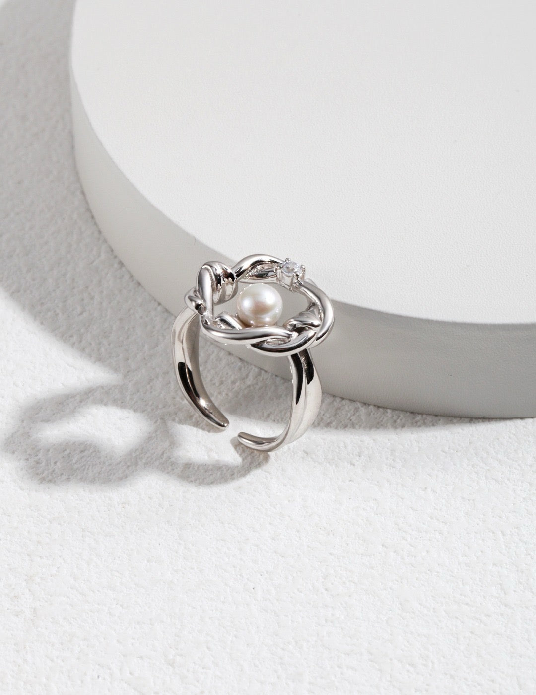 Sterling silver pearl ring